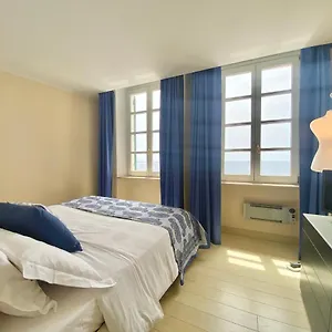  Apartment Casaviva - Beachfront Trilo With Parking In